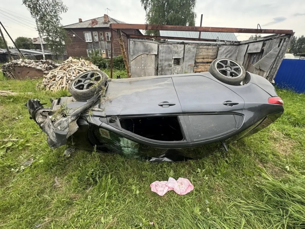 В Усть-Ухте молодой водитель отправил иномарку в кювет