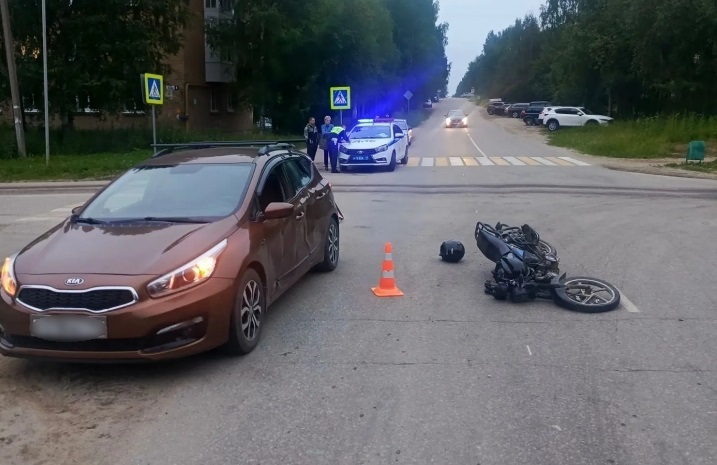 В Сосногорске 17-летний водитель мопеда сломал ключицу
