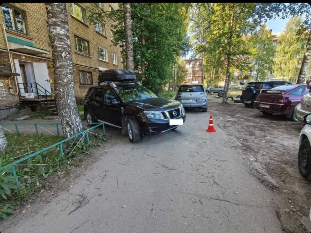 В Сыктывкаре водитель Nissan попал под свою же машину
