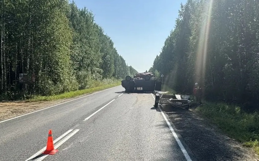 В Сосногорском районе «буханка» опрокинулась на крышу после неудачного обгона