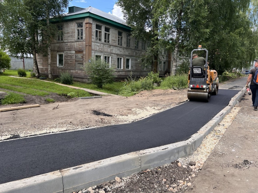 В селе Корткерос строят новые тротуары