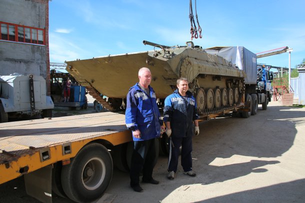 2014.07.08.Gazprom-privez-BMP-v-Uhtu.foto-Vladimira-Slobodkina.VOSL1467.JPG