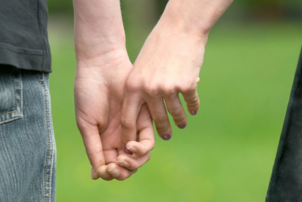 holdinghands-720x481.jpg