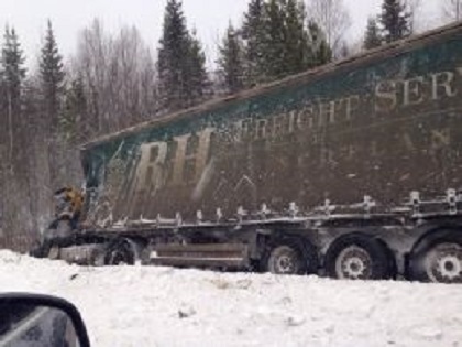 На трассе Сыктывкар-Ухта погиб водитель большегруза «Вольво»: подробности аварии