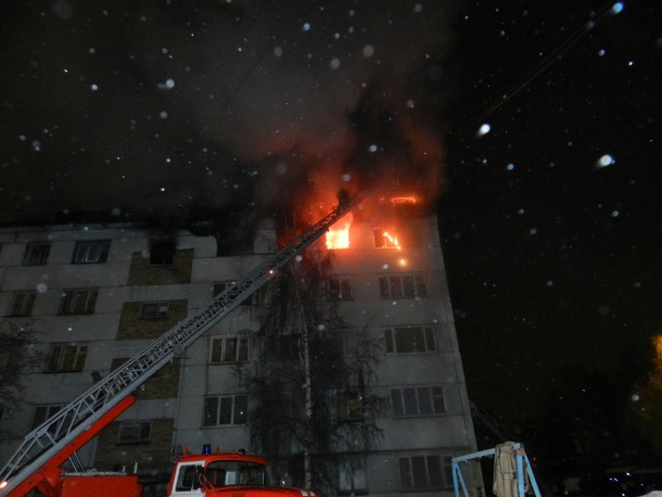 На пожаре в Ухте пострадали три человека, шестеро спасены