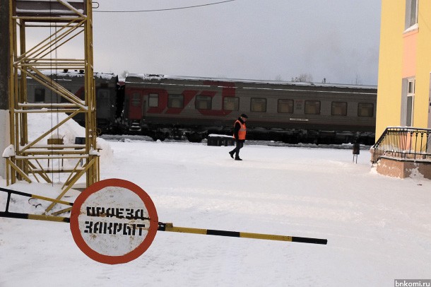 Картонная коробка на железнодорожных путях подняла экстренные службы Сыктывкара