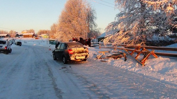 В Ижемском районе машина врезалась в гужевую повозку, пострадавшие госпитализированы в тяжелом состоянии