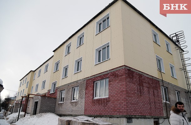 Сергей Гапликов потребовал активизировать стройку многоквартирного дома в Выльгорте