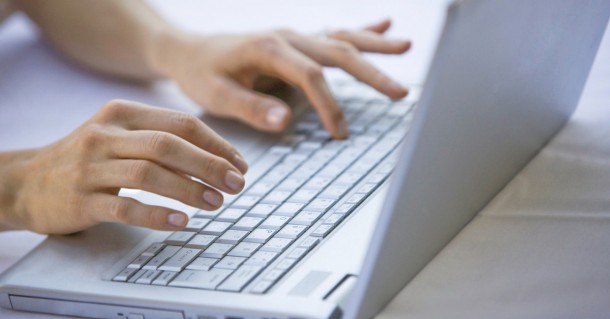 Сыктывкарку шантажировали распространением интимных фото из соцсети 