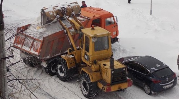 Усинец обстрелял трактор, мешающий ему спать