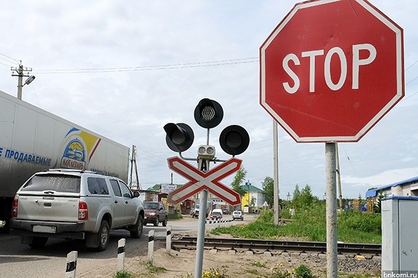 Возле Вогваздино на три часа перекроют железнодорожный переезд