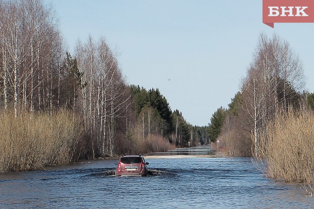 Вода в реках Сыктывкара стремительно прибывает