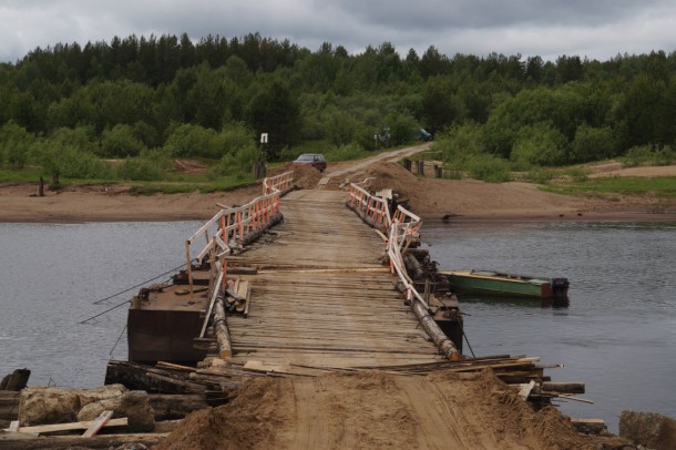  Народный корреспондент: «Жители поселка Заозерье до сих пор пользуются старым аварийным мостом» 