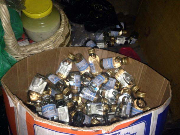 Самогон и «Чистый люкс»: полицейские Коми изъяли из незаконного оборота сотни литров алкоголя