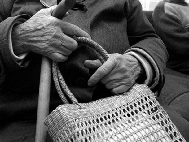 Сыктывкарский грабитель позарился на сумочку 80-летней женщины