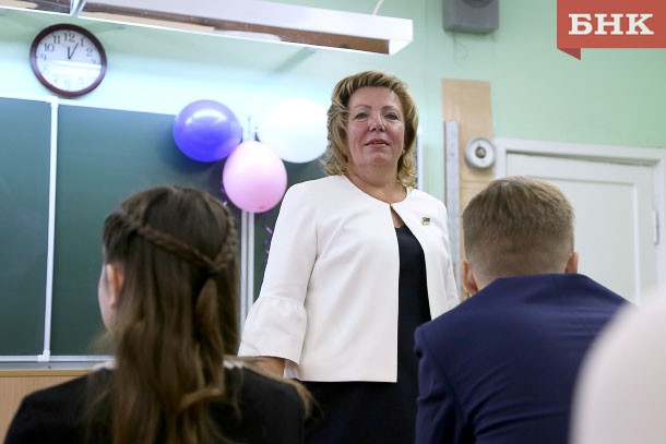 Председатель Госсовета Коми Надежда Дорофеева сегодня снова стала учителем
