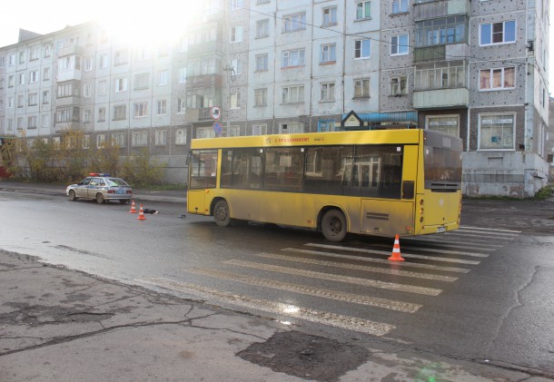 В Воркуте инспектор ГИБДД попал под колеса автобуса