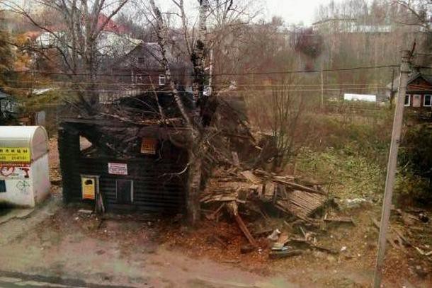 Сыктывкарцы сигналят мэрии об опасном доме в центре города