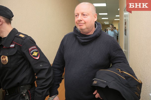 Александра Уманского перевели под домашний арест