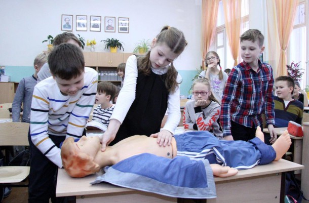 Специалисты Комиэнерго раскрыли гимназистам Сыктывкара секреты экономного и безопасного электричества