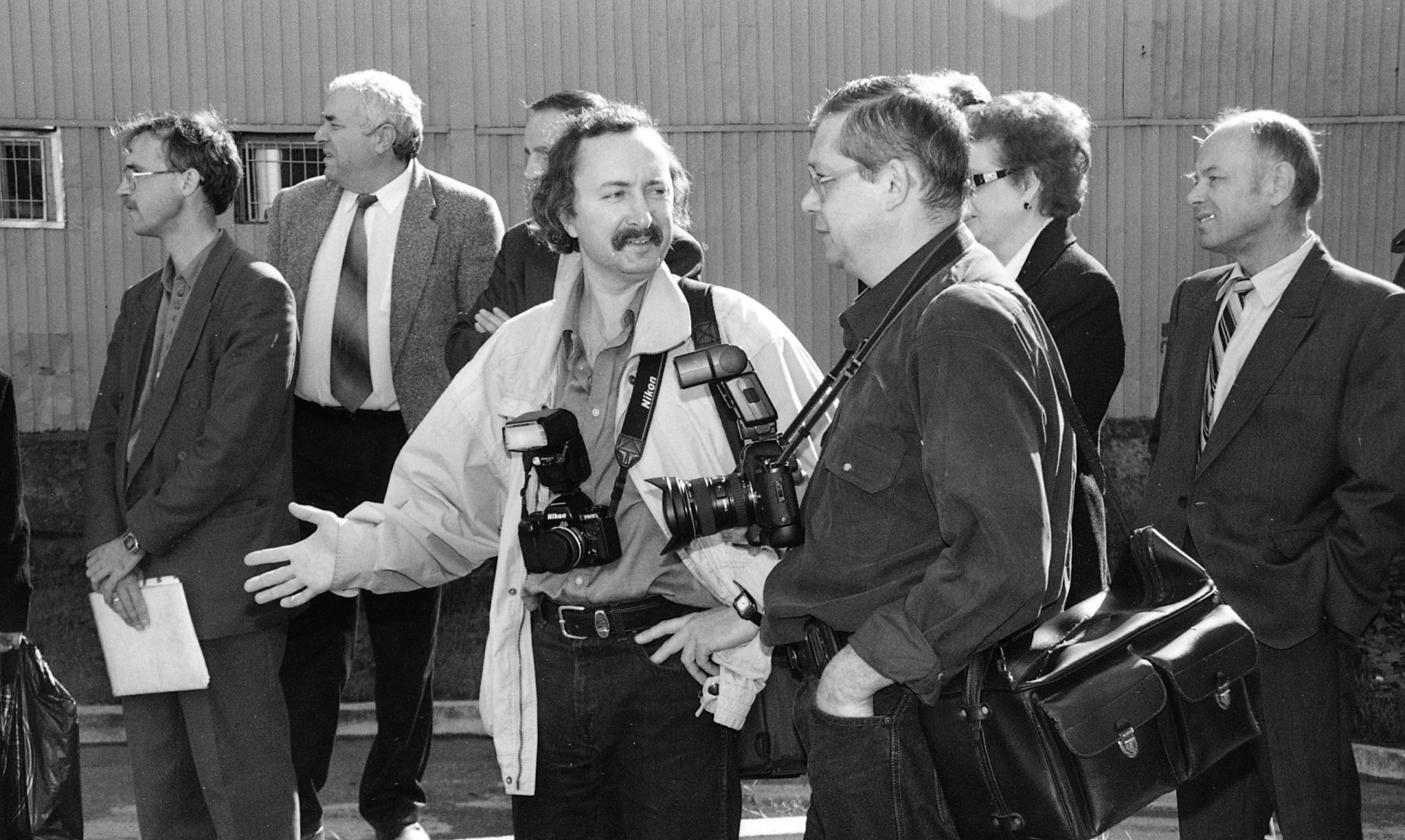 LfsUN3b_KIo.jpg LfsUN3b_KIo.jpg