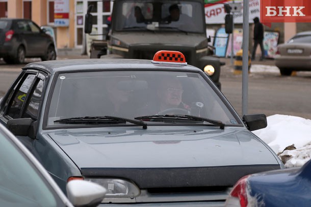 В Сыктывкаре ловят таксистов-нелегалов