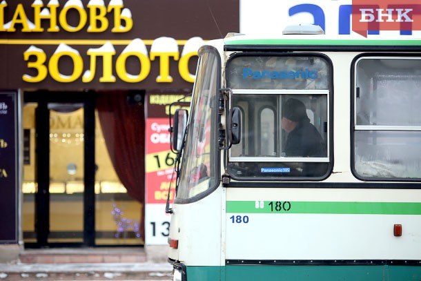 Куривший в салоне водитель сыктывкарского автобуса №25 будет привлечен к дисциплинарной ответственности