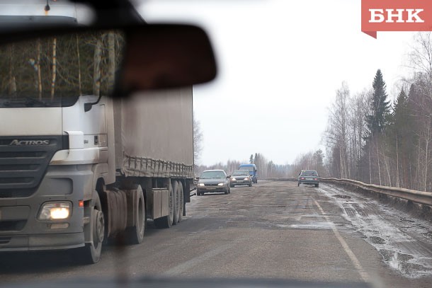 Большегрузы «досрочно» разбили автодорогу «Сыктывкар - Усть-Кулом»