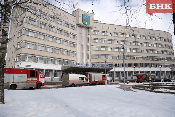 Мэрию Сыктывкара по тревоге навестили пожарные