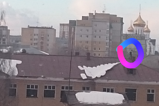 Народный корреспондент: «Дети бегают по крыше заброшенной поликлиники в центре Сыктывкара»