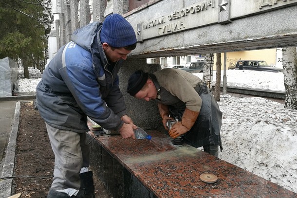 В Сыктывкаре приступили к ремонту мемориала «Вечная Слава»