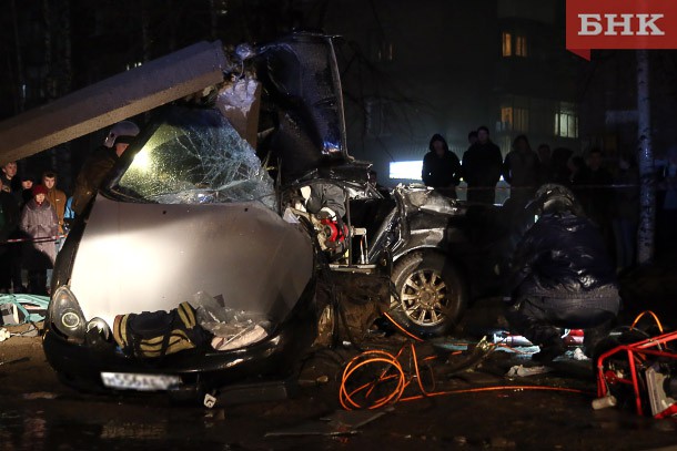 В Сыктывкаре в смертельном ДТП разбились два человека