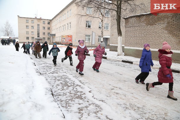 В Госдуме предложили продлить выплаты пособия по уходу за ребенком