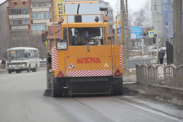 На улицы Сыктывкара выехала дополнительная уборочная техника