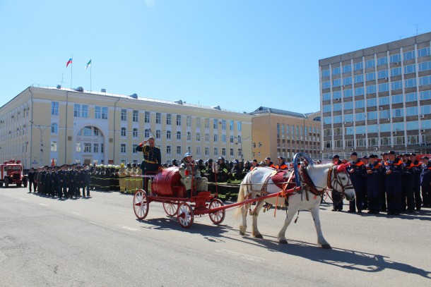 Раритетная и современная спецтехника появится на главной площади Сыктывкара в День пожарной охраны