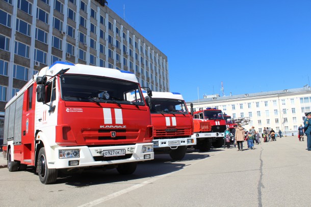 Раритетную и современную спецтехнику спасателей покажут в Сыктывкаре в День пожарной охраны