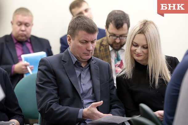 Чиновники мэрии. Воронежские чиновники. Смышляев заксобрание новосибирска. Чиновники мэрии. Московские чиновники.