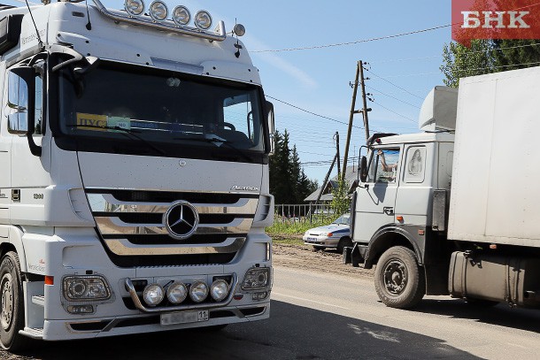 Двое сыктывкарцев обвиняются в краже запчастей для грузовика