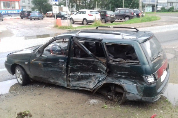 В Сыктывкаре водитель без прав спровоцировал ДТП