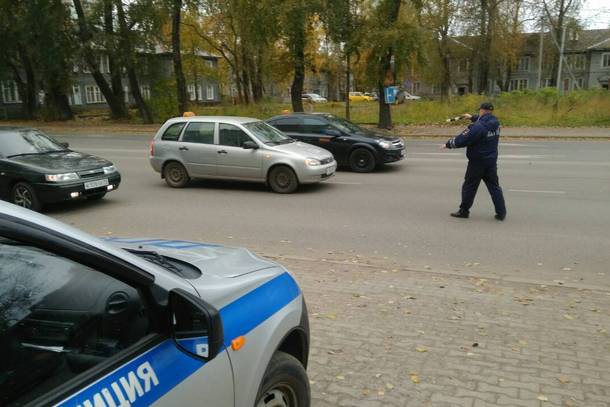 Автоинспекторы Сыктывкара вычисляют нелегальных таксистов