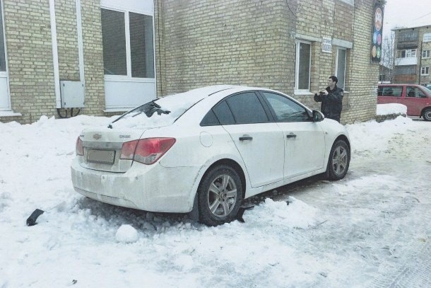 Ухтинец возместит ремонт поврежденного снегом автомобиля за счет собственников здания