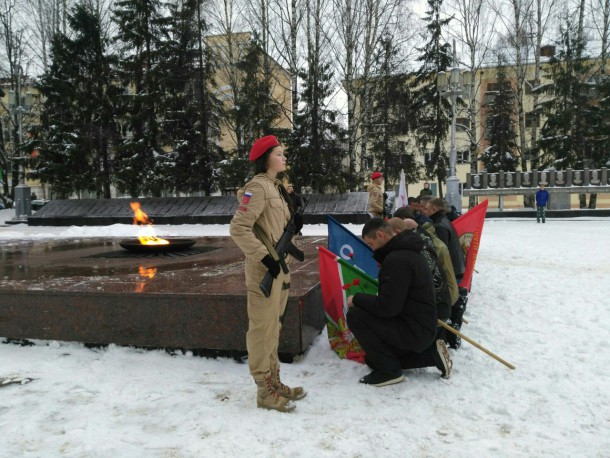 В День неизвестного солдата юнармейцы встали в почетный караул в Сыктывкаре