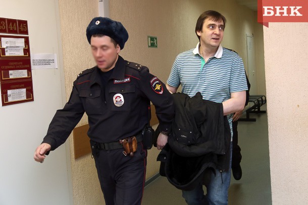 Юрий Бондаренко в суде рассказал, как всходила и погасла звезда мэра Зенищева