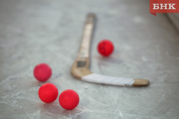 В чемпионате Сыктывкара по мини-хоккею с мячом наступают решающие матчи
