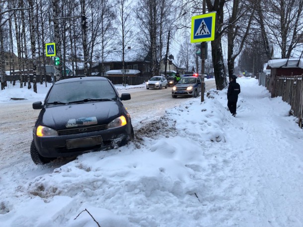 В Сыктывкаре под колеса автомобиля попал 11-летний школьник