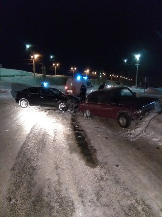 Под Ухтой неуступчивый водитель иномарки протаранил ВАЗ