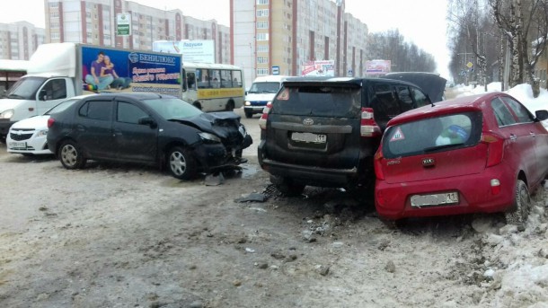 В Сыктывкаре массовое ДТП вызвало пробки на Сысольском шоссе