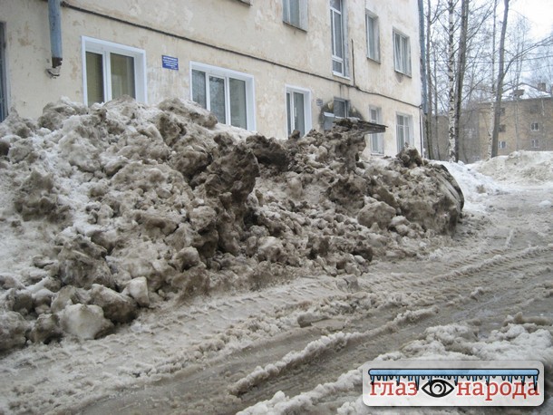 «Глаз народа»: в Сыктывкаре талая вода подтапливает дом