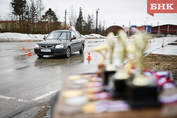 Сыктывкарские водители показали мастерство в автомногоборье