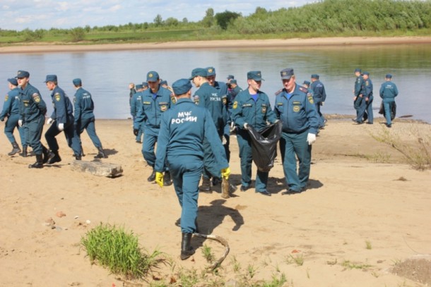 Сотрудники МЧС по Коми очистят от мусора сыктывкарский пляж